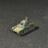 Painted 1/144 Scale WWII French R35 Light Tank Miniature Model with Crew Figure Summer 3-Color Camouflage For Tabletop Wargaming  Dioramas