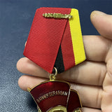 DDDR Labor Red Flag Medal Classic Vintage Souvenir Collection Exquisite Military Badge Brooch DIY Cosplay Costume Decorations